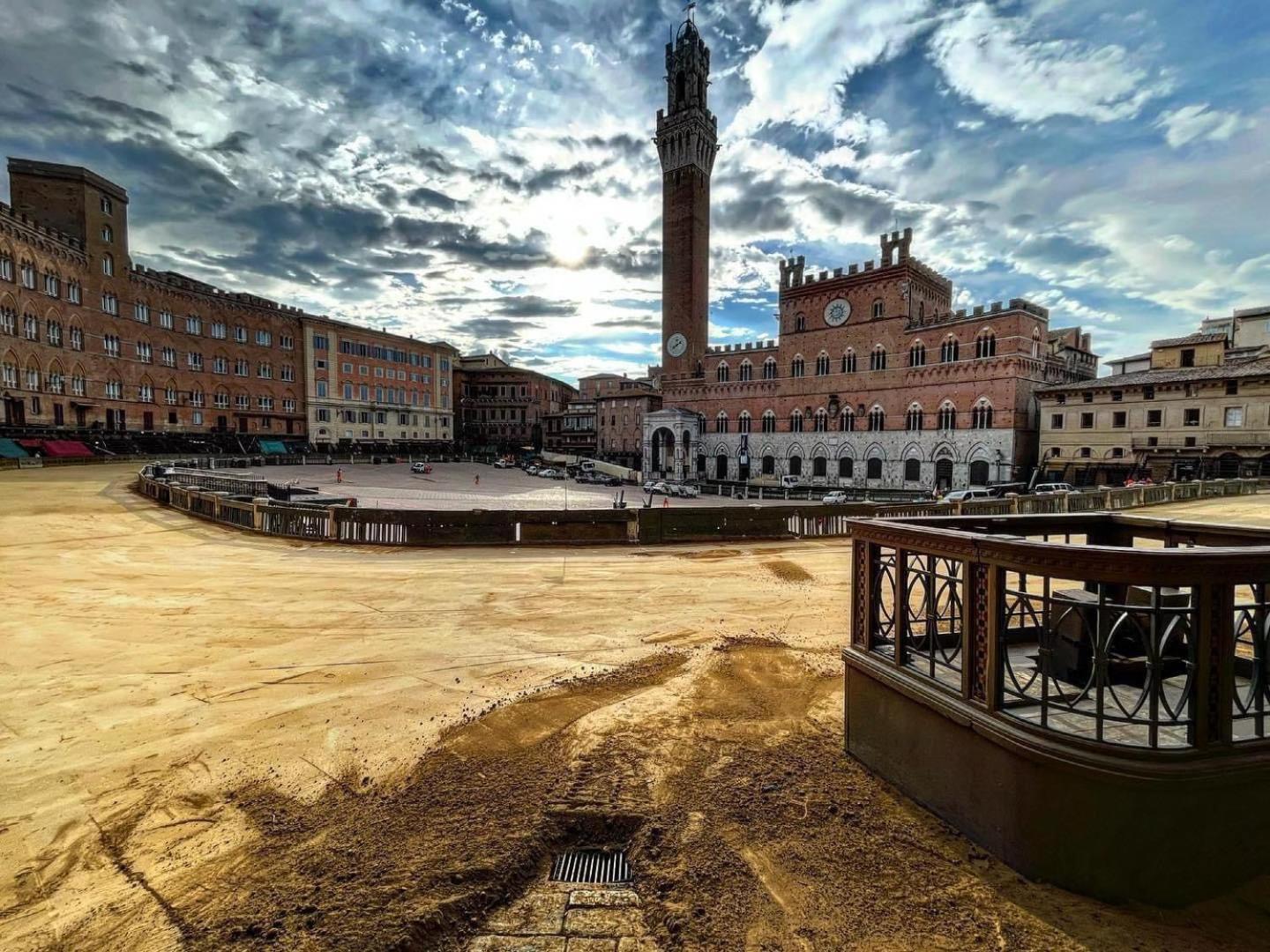 Gli Archi Nel Cuore Di * Siena